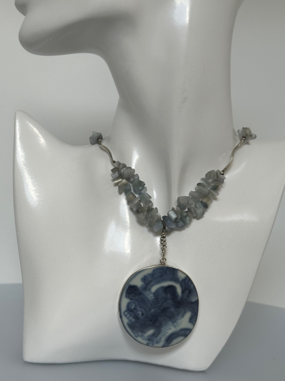 Elegant 925 sterling silver Moonstones Porcelain Pendant Necklace